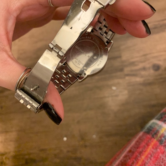 Women’s silver Michael Kors watch - Picture 3 of 4